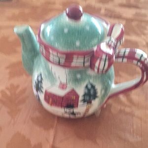 Adorable Christmas tea pot